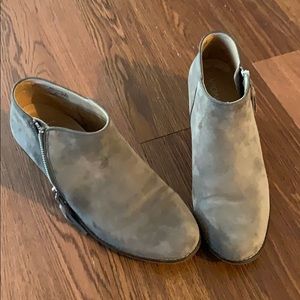 Vionic size 8 brown suede boot